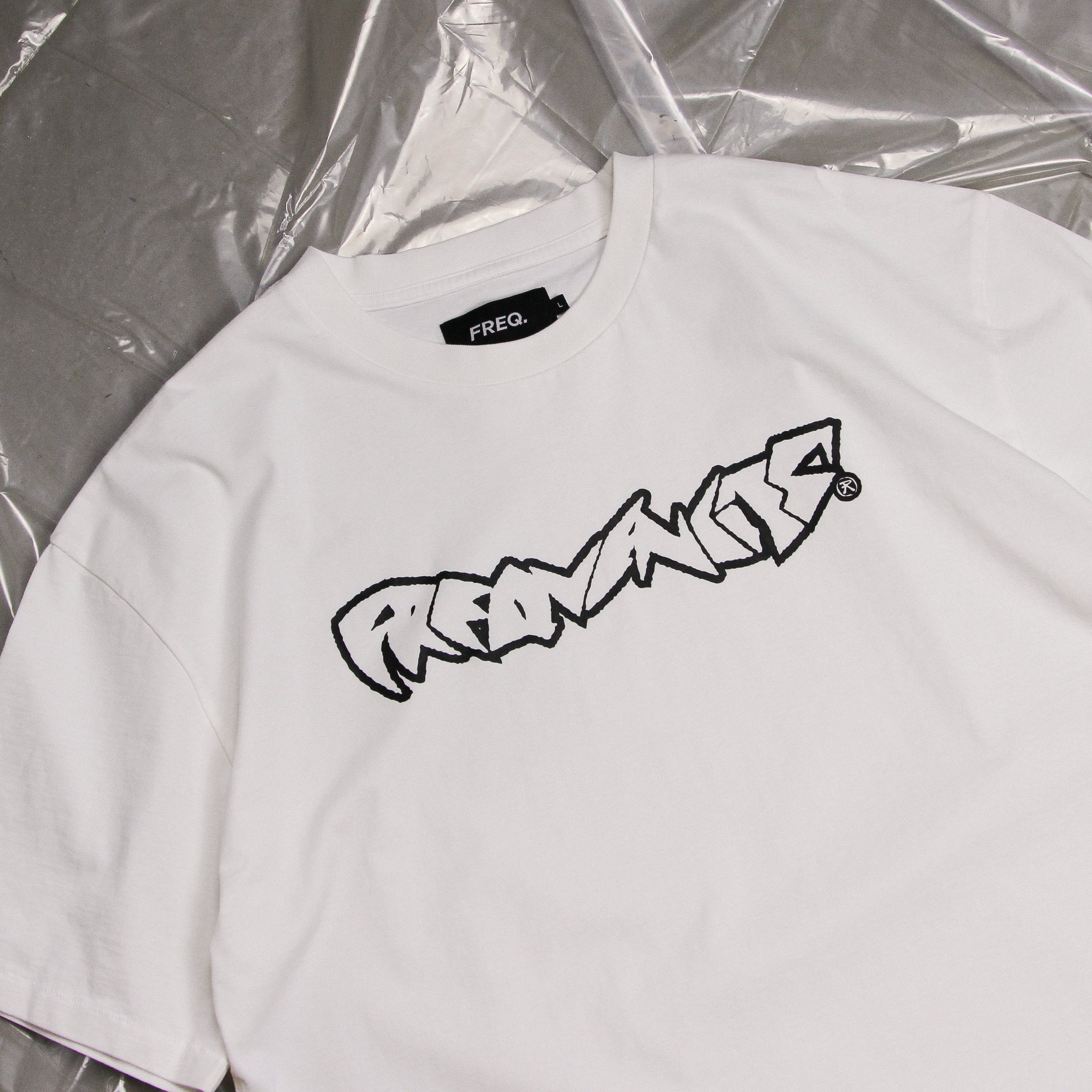 FRACTURE TEE - WHITE / BLACK