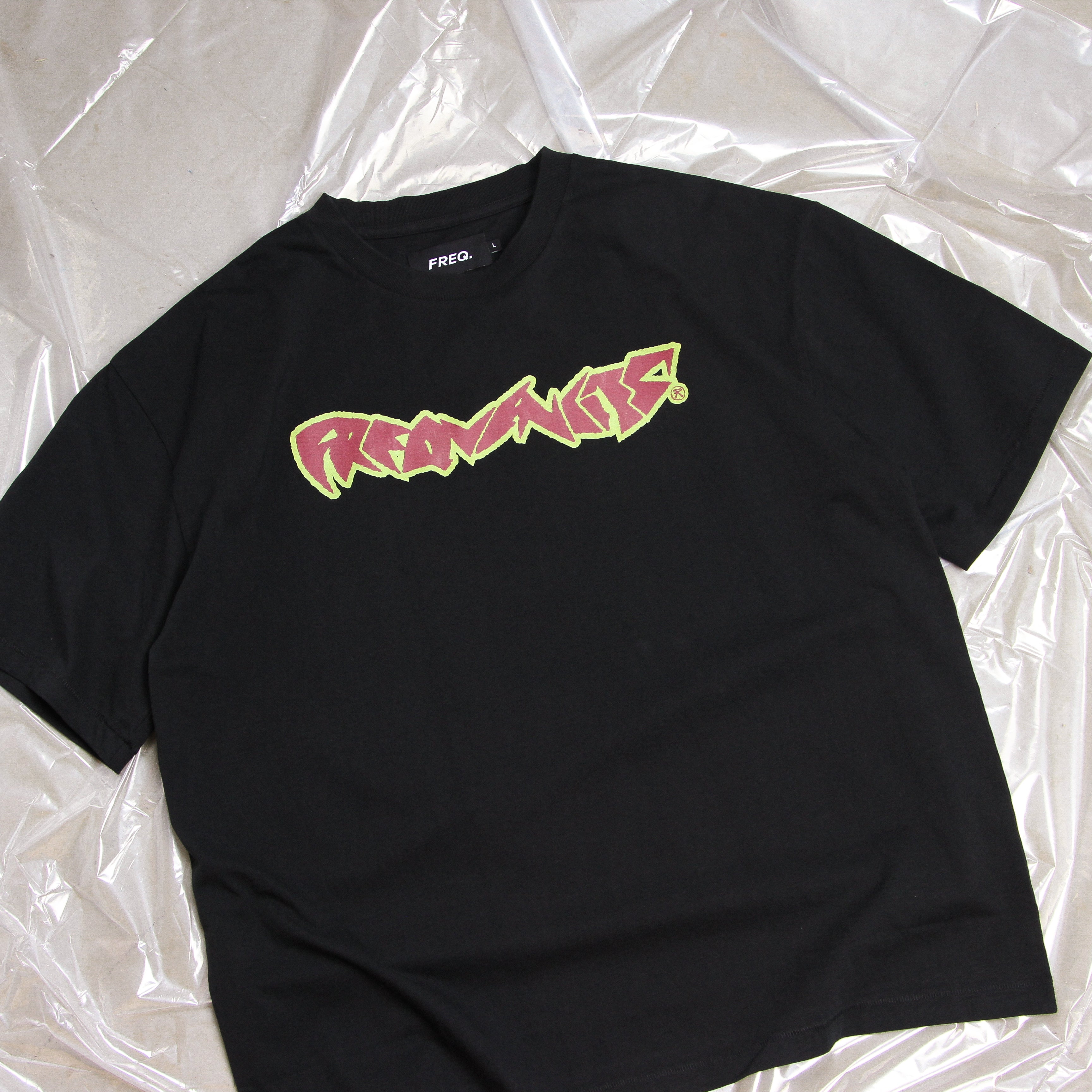FRACTURE TEE - BLACK / RED