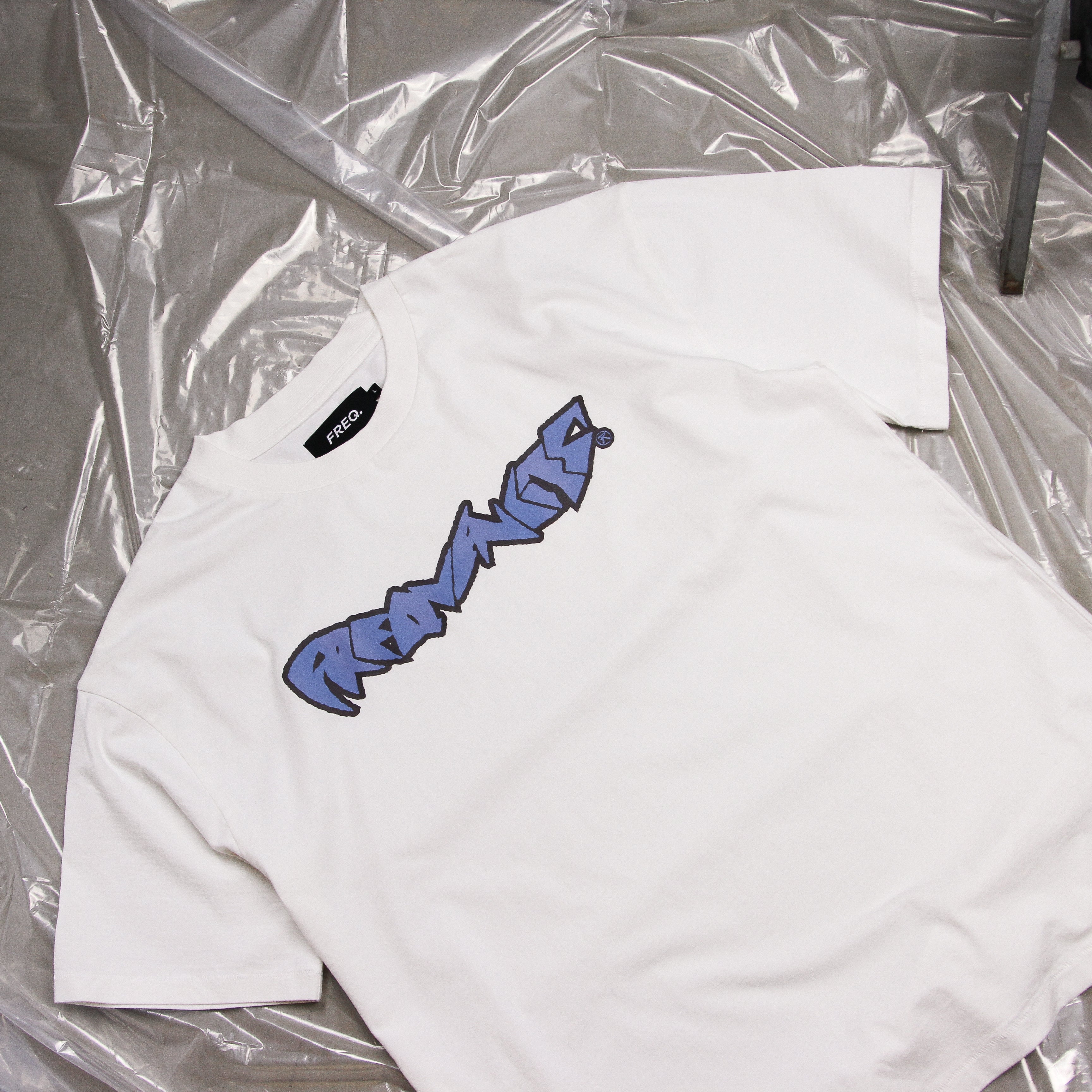 FRACTURE TEE - WHITE / BLUE