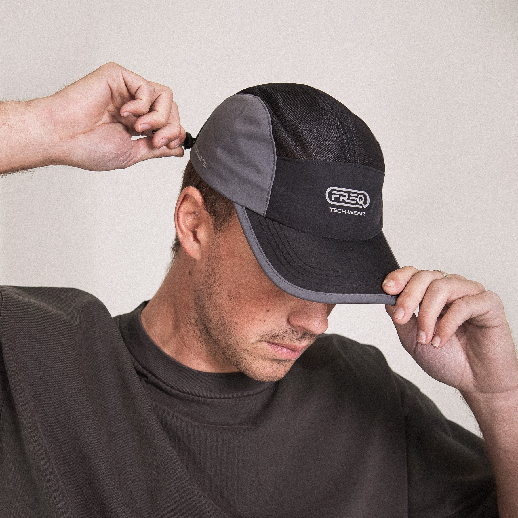TECH-WEAR CAP  - BLACK / GREY