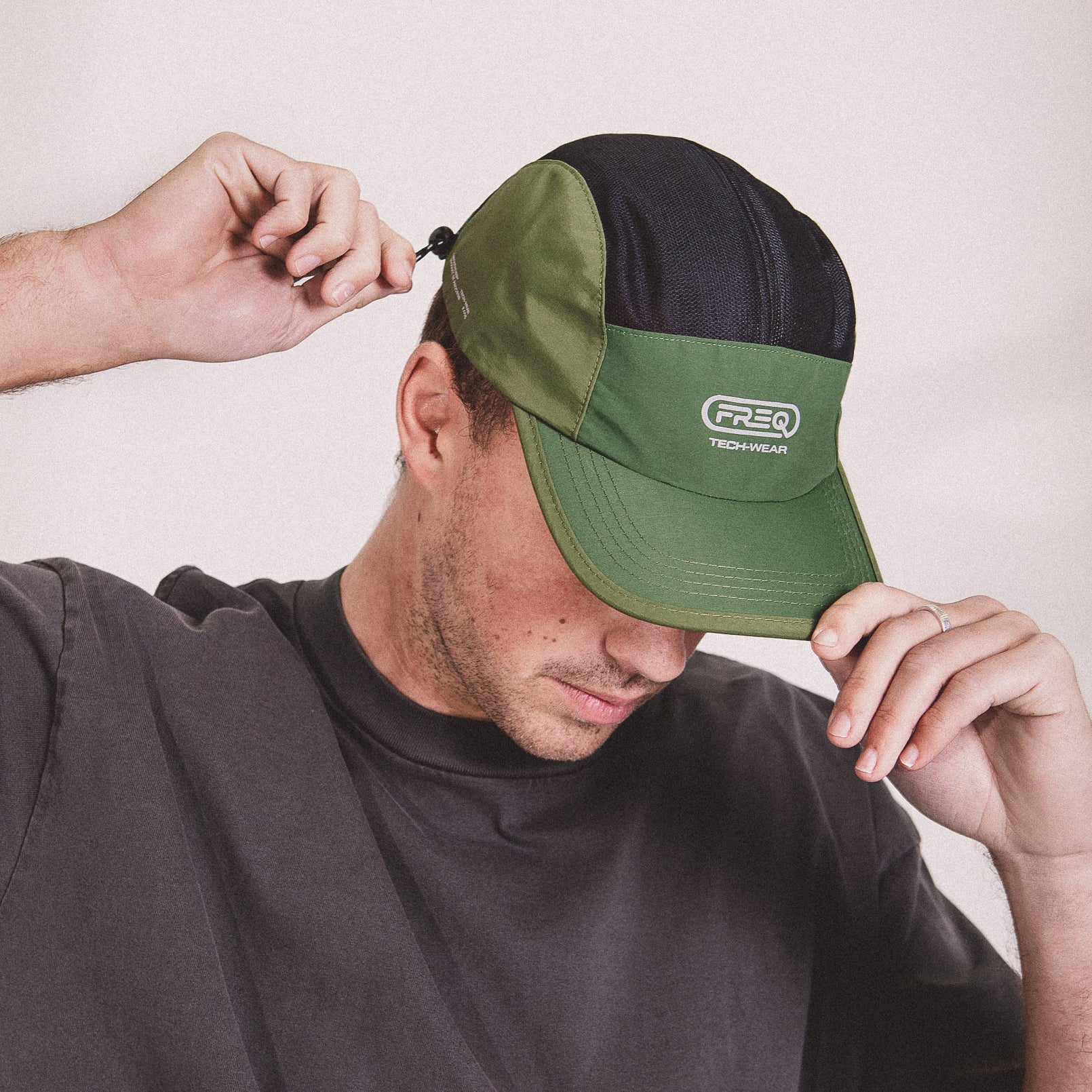 TECH-WEAR CAP - KHAKI / GREEN